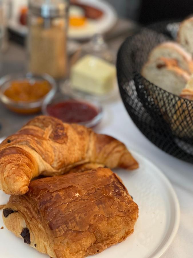 L'Oiseau Bleu Peacock Bed & Breakfast Roubia ภายนอก รูปภาพ