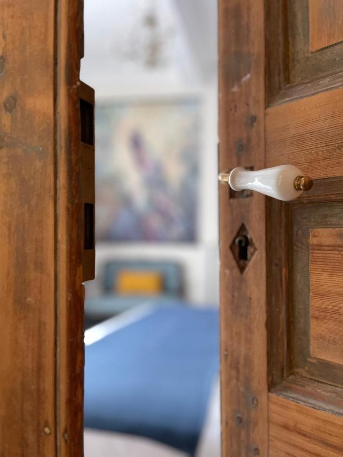 L'Oiseau Bleu Peacock Bed & Breakfast Roubia ภายนอก รูปภาพ