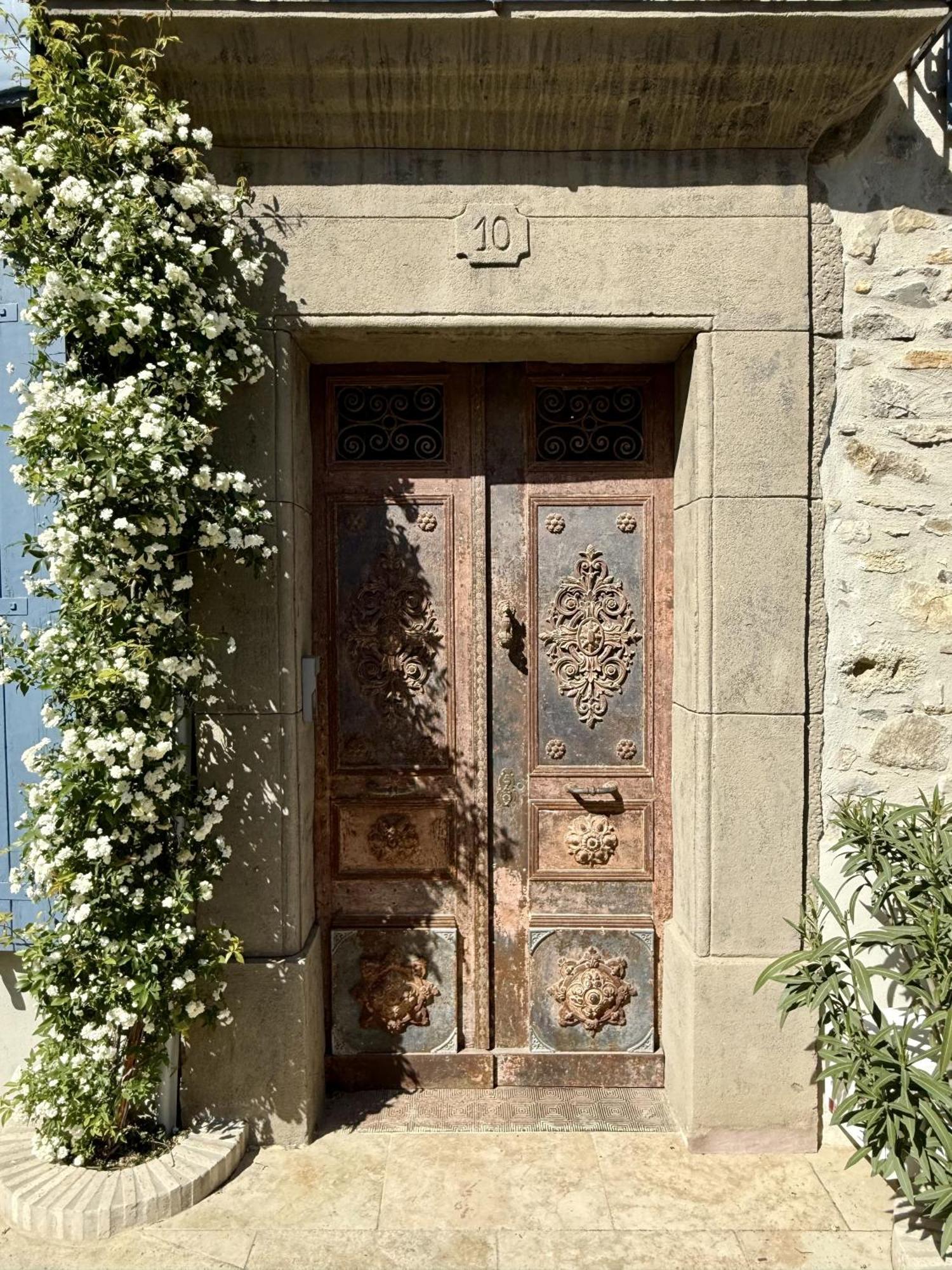 L'Oiseau Bleu Peacock Bed & Breakfast Roubia ภายนอก รูปภาพ